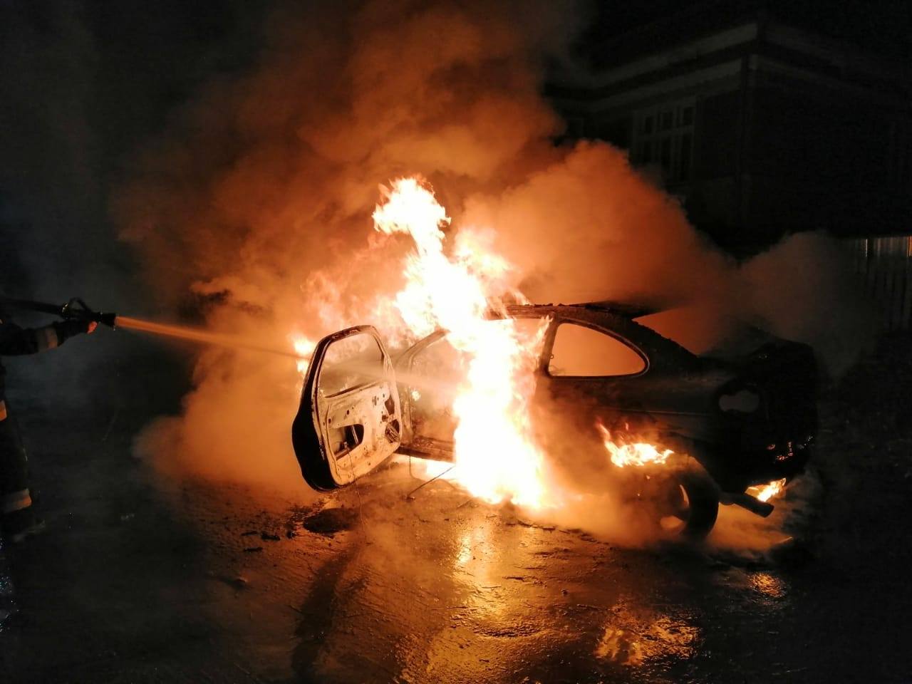 У Галицькому районі згорів «Renault» (ФОТО)