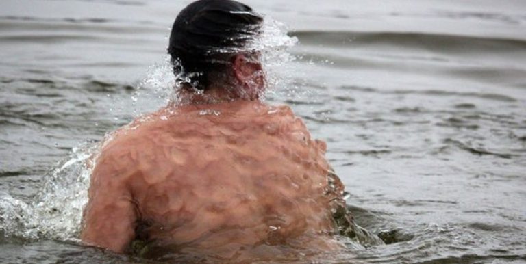 Пірнання на Водохреща: медики пояснили, чи загартовує одноразове купання