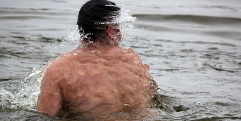 Пірнання на Водохреща: медики пояснили, чи загартовує одноразове купання