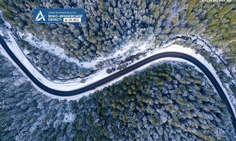 За добу на дороги держзначення Прикарпаття висипали 148 тонн солі (ФОТО)