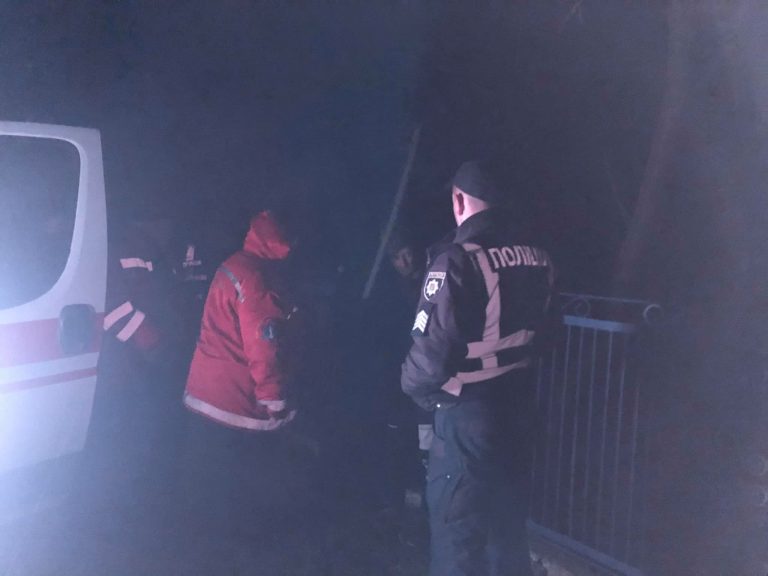 Як галицькі поліціянти загадкового чоловіка від холодної смерті врятували (ФОТО)