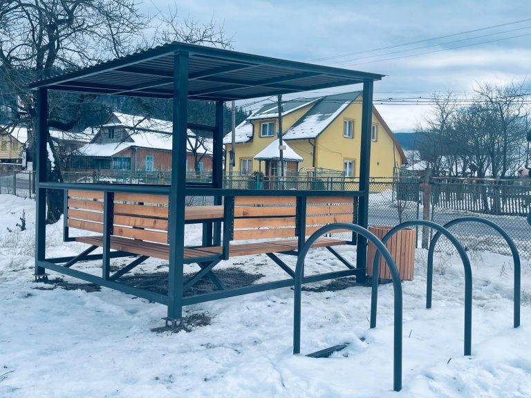 Сучасну велозупинку встановили у Татарові (ФОТО)