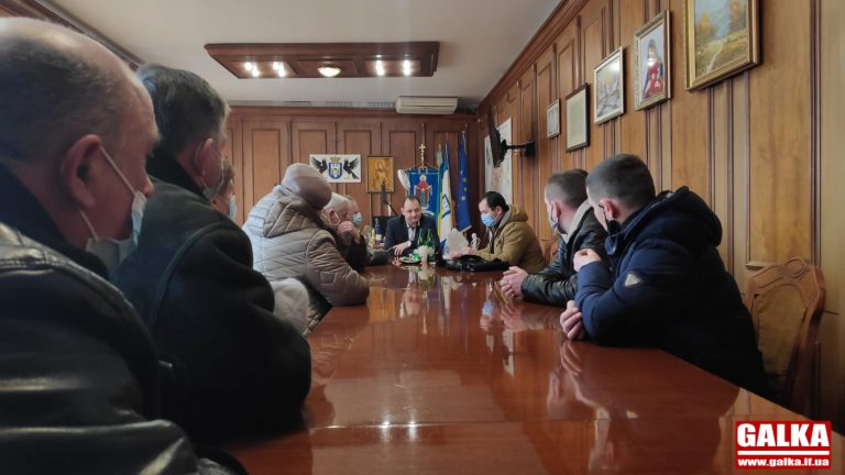 Марцінків визнав, що його радниця причетна до земельних оборудок та звільнив її 