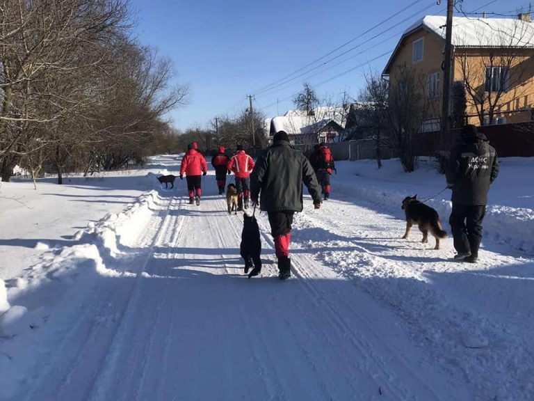 Рятувальники з собаками шукають безвісти зниклу жительку Галицького району (ФОТО)