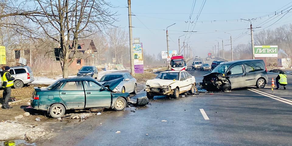 Загинули двоє молодих людей, ще одна жінка травмована: стали відомі подробиці смертельної ДТП під Франківськом (ФОТО)
