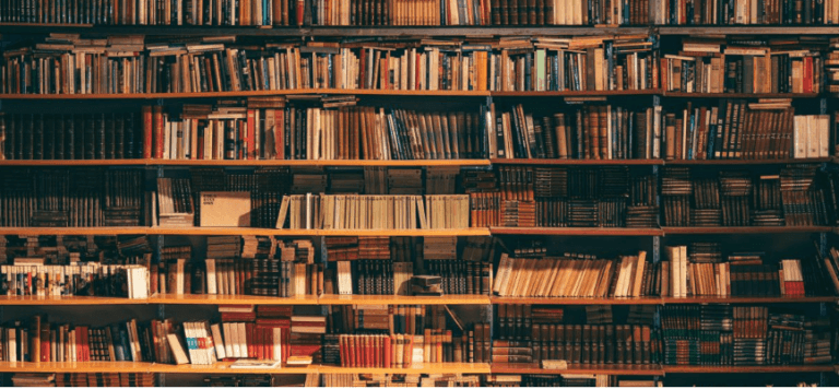 У Британії почали скуповувати більше книг заради красивого фону у Zoom