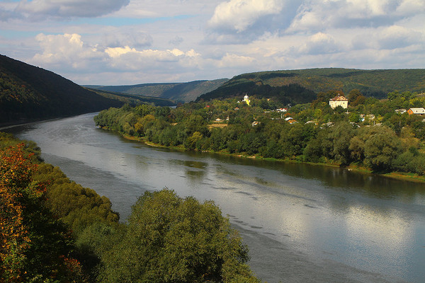 Франківські науковці розробили систему моніторингу води у Дністрі
