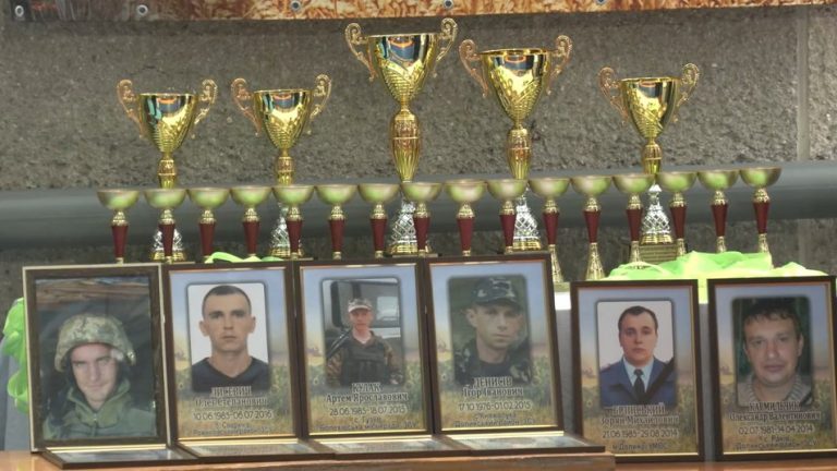 У Долині чемпіонатом України з греко-римської боротьби вшанували полеглих воїнів (ФОТО, ВІДЕО)