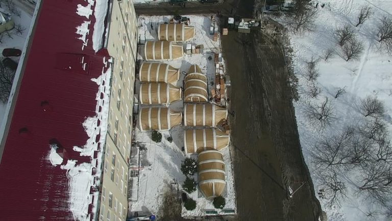 Мобільний COVID-шпиталь на Прикарпатті мають повністю розгорнути за дев’ять днів (ФОТО)