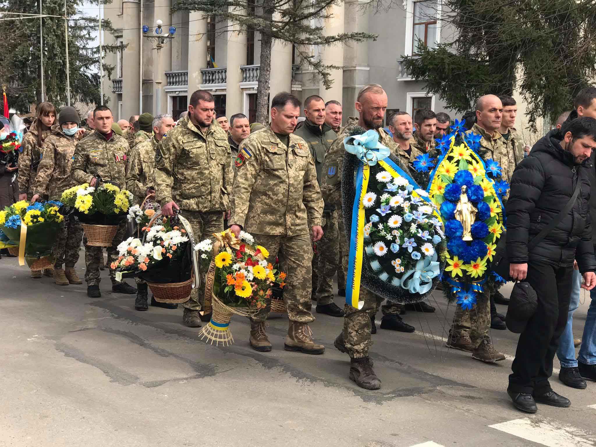 У Калуші прощаються з убитим під Горлівкою військовим (ФОТО)