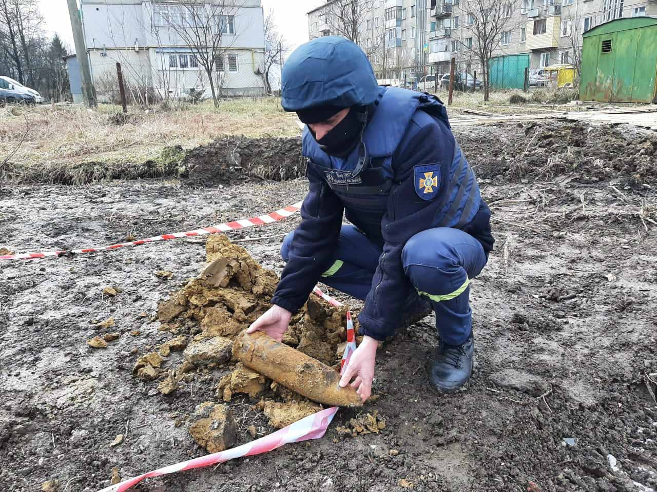 На Прикарпатті продовжують знаходити артснаряди