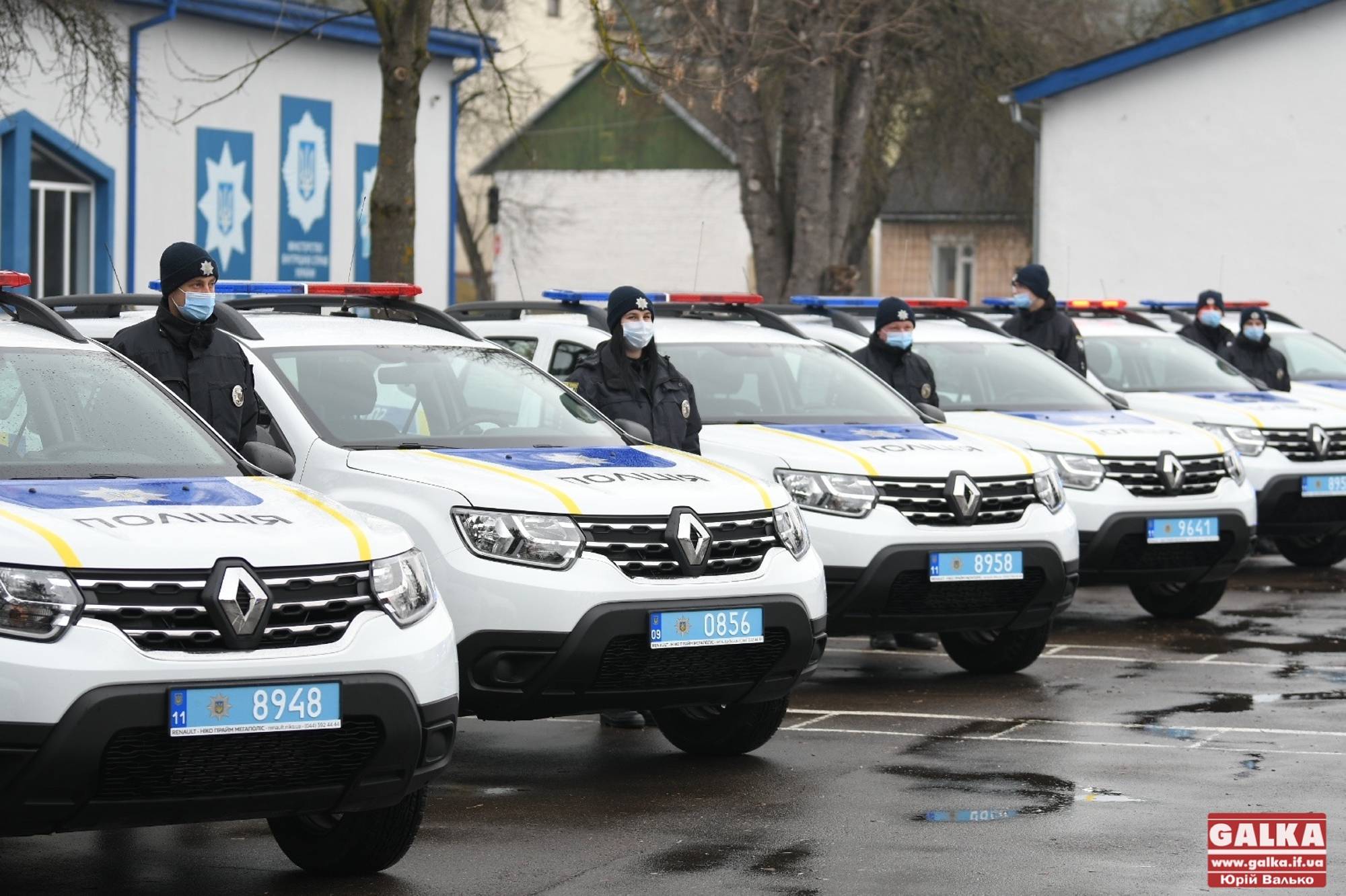 Універсальні поліцейські на нових машинах: на Франківщині запрацювали поліцейські офіцери громади (ФОТОРЕПОРТАЖ)
