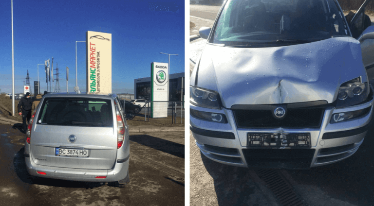 На Калуському шосе Fiat врізався у рекламний банер (ФОТО)