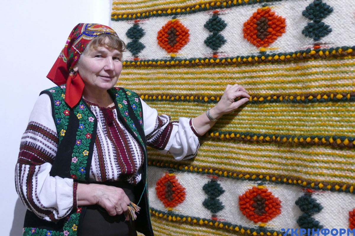 Майстриня з Яворова стала заслуженою майстринею народної творчості: Указ Зеленського