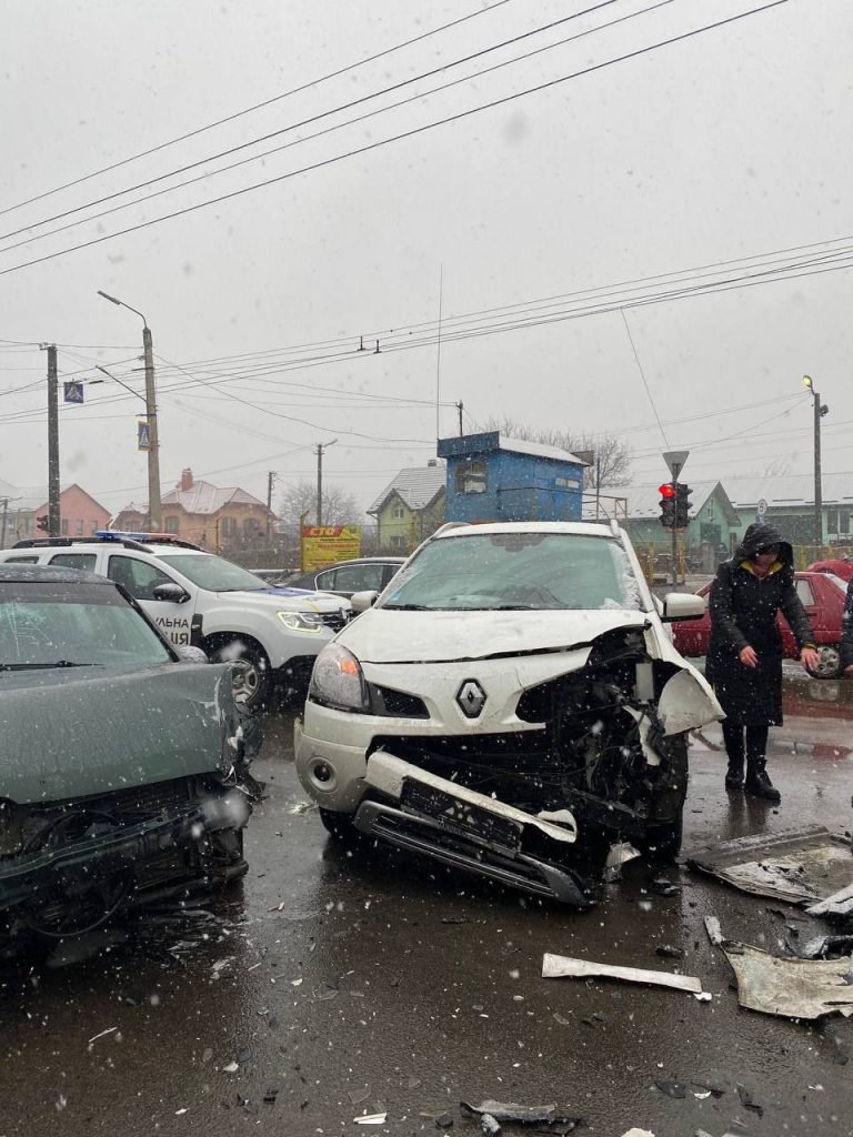 В ДТП на перетині Івасюка-Хоткевича постраждала 12-річна дитина (ФОТО)