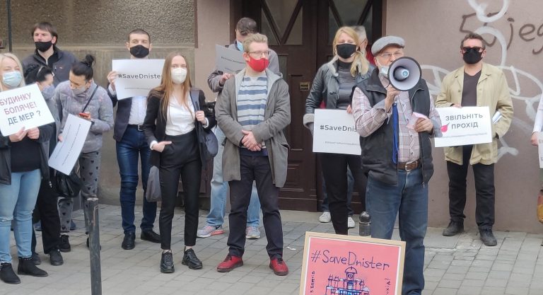 Франківці висунули 12 вимог щодо скандальної реставрації “Дністра”