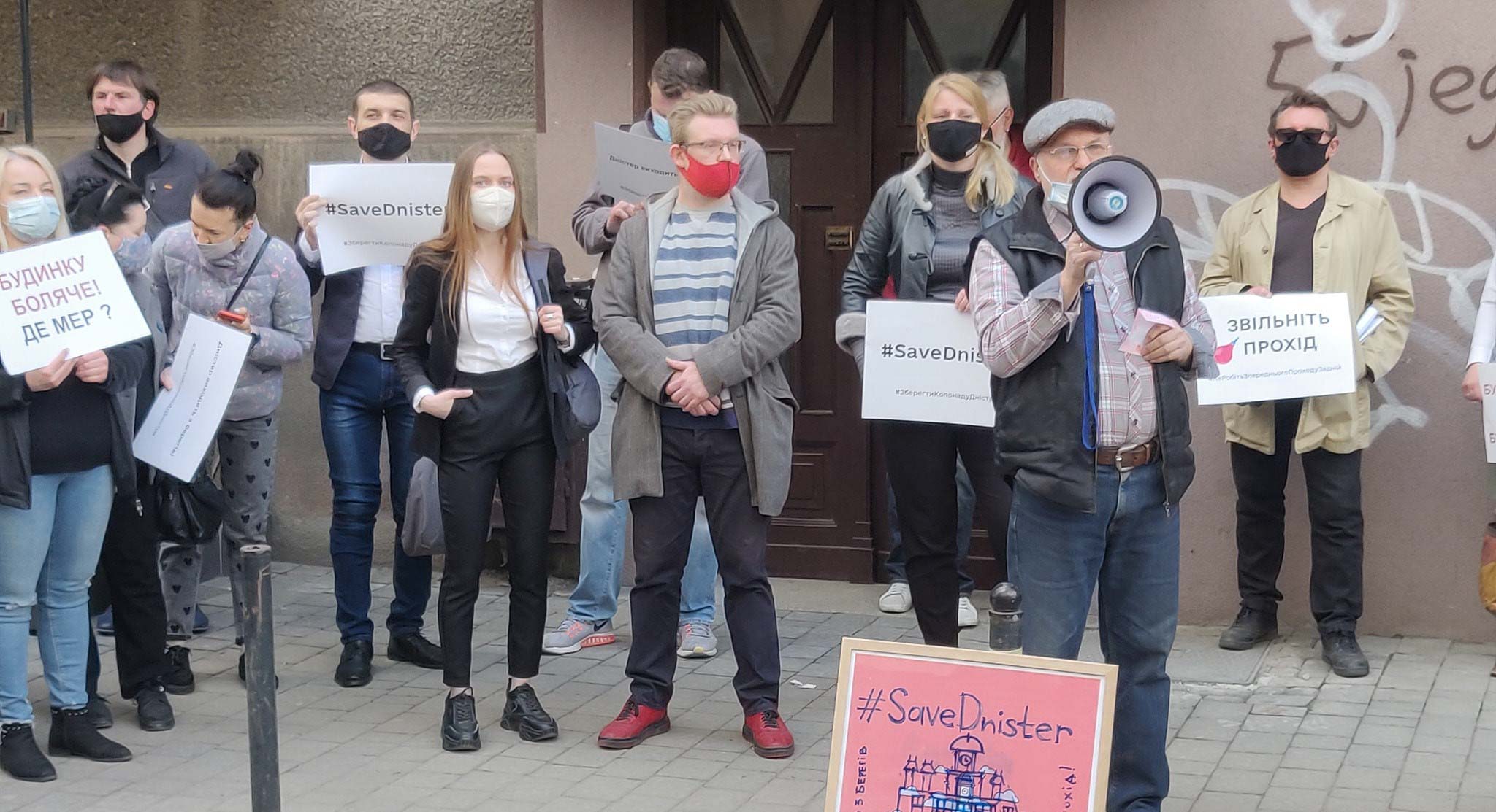 Франківці висунули 12 вимог щодо скандальної реставрації “Дністра”