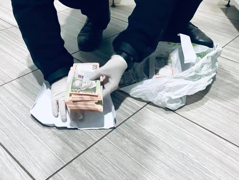 На Прикарпатті затримали шахраїв з фальшивими купюрами на 300 тисяч гривень (ФОТО)