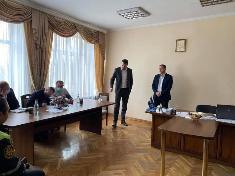Кришування перегрузів – табу: на Прикарпатті зі скандалом звільнили працівників Укртрансбезпеки