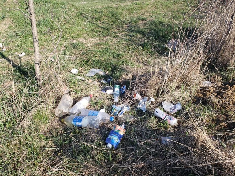 Європейський проєкт благоустрою на Вовчинецьких горах потопає в смітті франківців (ФОТО)
