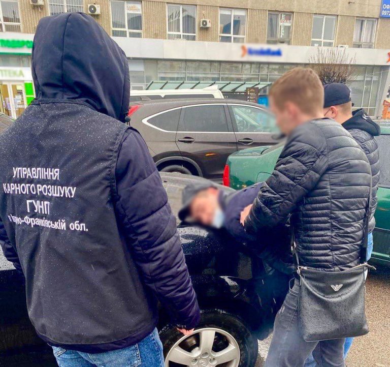 У Франківську затримали квартирників-гастролерів, які поранили власника житла під час грабунку (ФОТО)