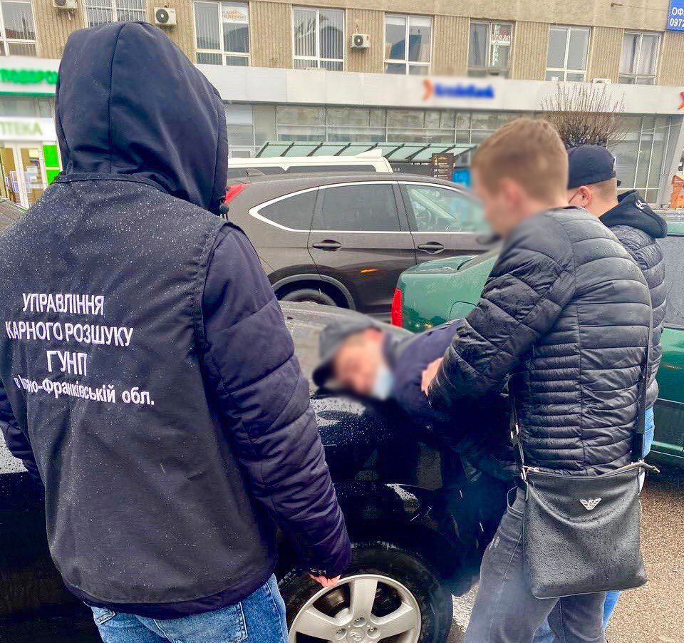 У Франківську затримали квартирників-гастролерів, які поранили власника житла під час грабунку (ФОТО)
