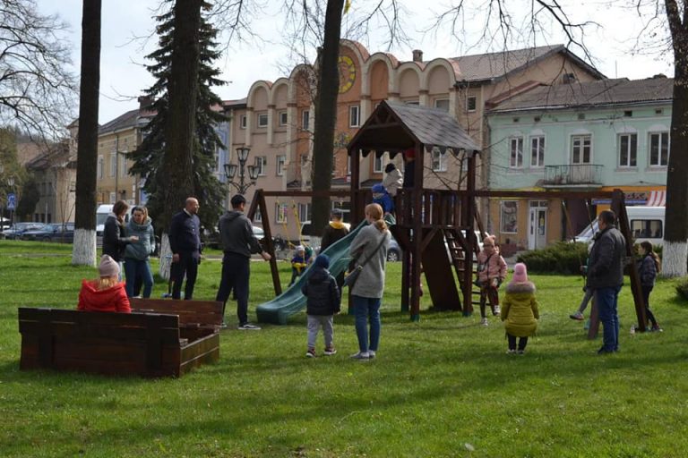 Дитячий майданчик облаштували у центрі Галича (ФОТО)