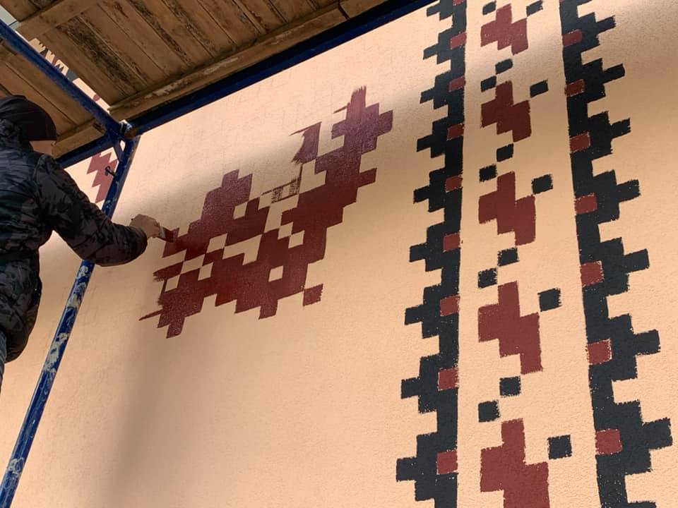 Фасад франківського дитсадка “Троянда” прикрасить мурал в етностилі (ФОТО)