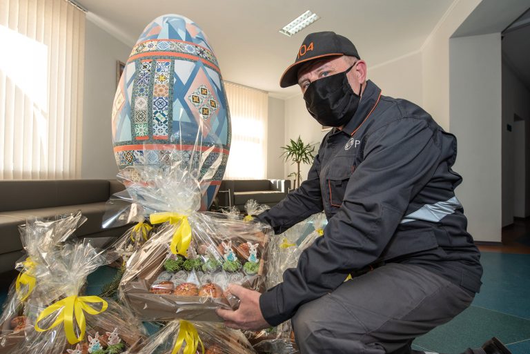 Газовики передали святкові гостинці Снятинському психоневрологічному інтернатові (ФОТО)