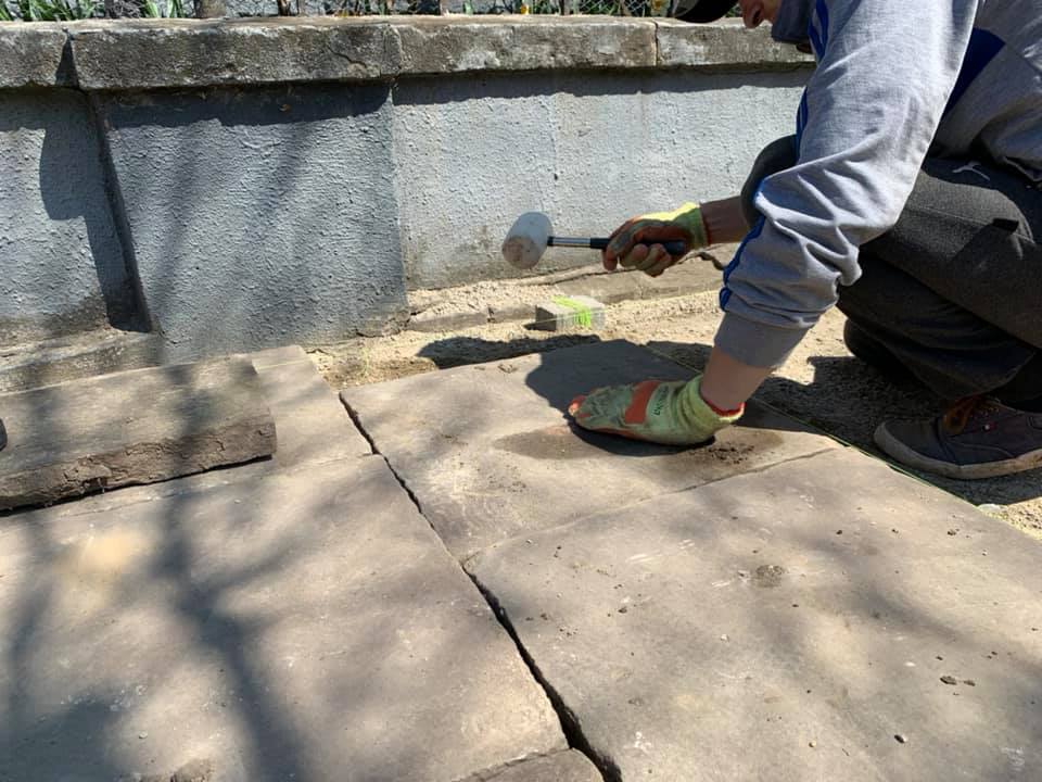 На вулиці Коперника триває ремонт – історичну плитку комбінують з бруківкою (ФОТО)