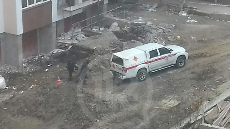 Поблизу “МЕТРО” знайшли великий артснаряд (ФОТОФАКТ)
