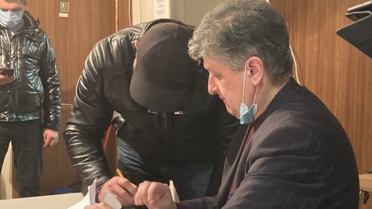 ОВК в Надвірній склала уточнений протокол. На 87 окрузі продовжує лідирувати Вірастюк