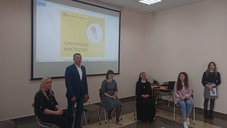 #OlympicLab: відомі спортсмени та ораторка провели урок у школярів Католицького ліцею (ФОТО)