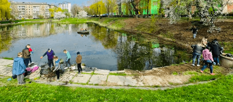 На БАМі почистили озерце та висадили сливи Пісарді (ФОТО)