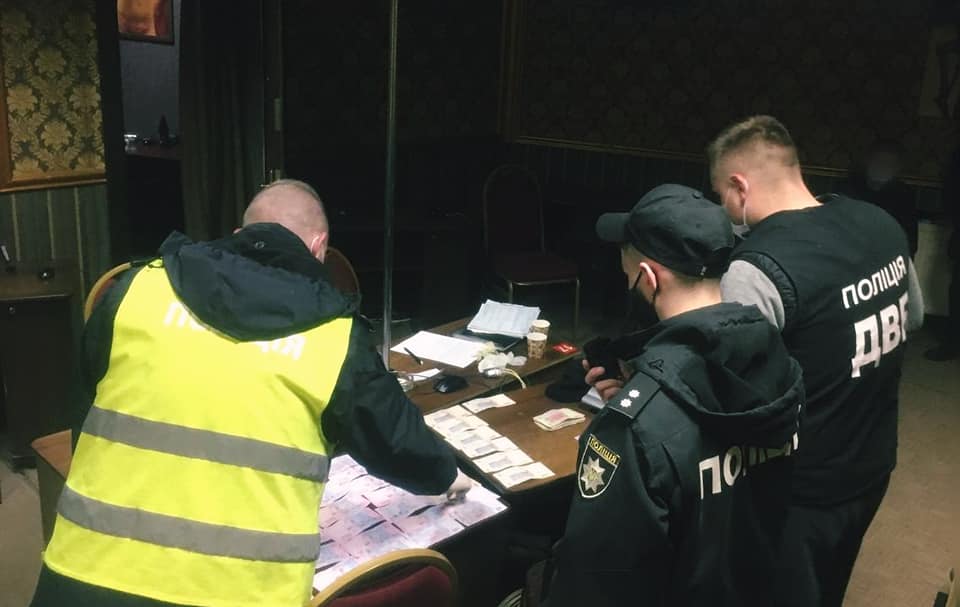 У Франківську поліція викрила роботу нелегального грального закладу (ФОТО)