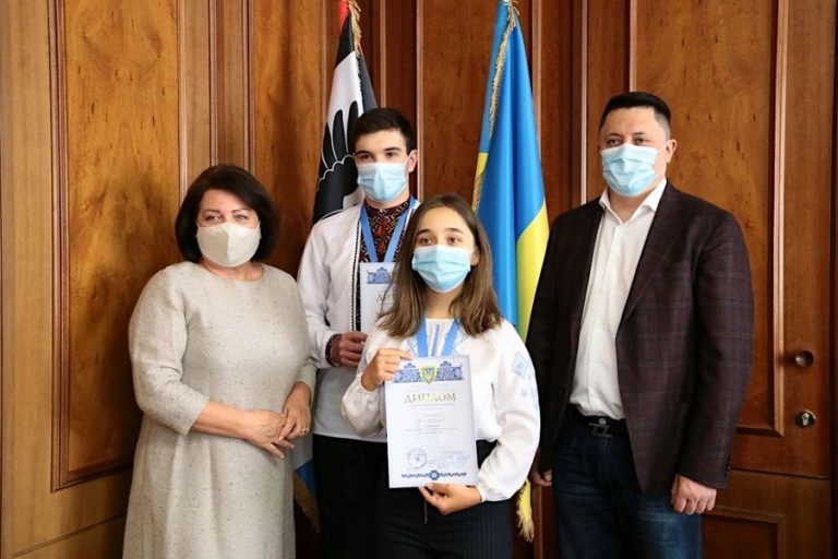 Двоє юних прикарпатців отримуватимуть стипендію від президента (ФОТО)