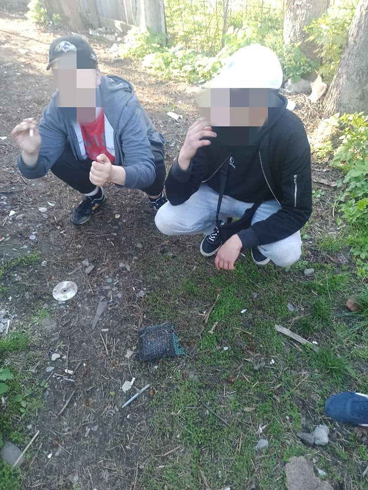 На Лепкого виявили молодиків, котрі курили “траву” – їх вже чекає військкомат (ФОТО)