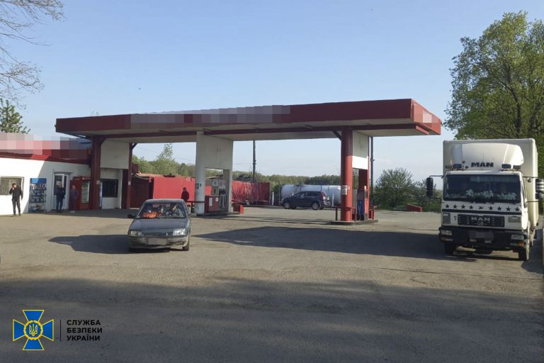 СБУ викрила на Франківщині вісім АЗС, на яких продавали пальне з підпільних нафтопереробних заводів (ФОТО)