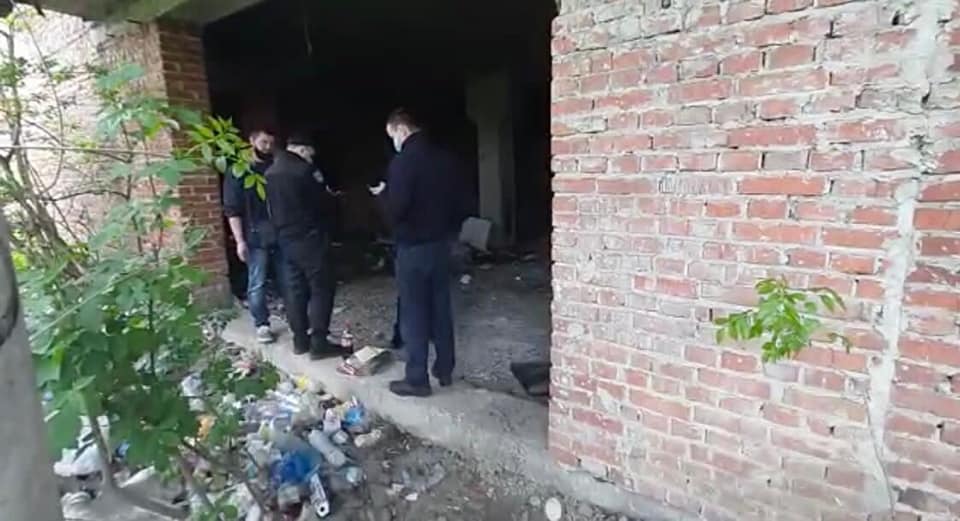 Подвійне вбивство у Франківську: поліція знайшла підозрюваного (ФОТО)