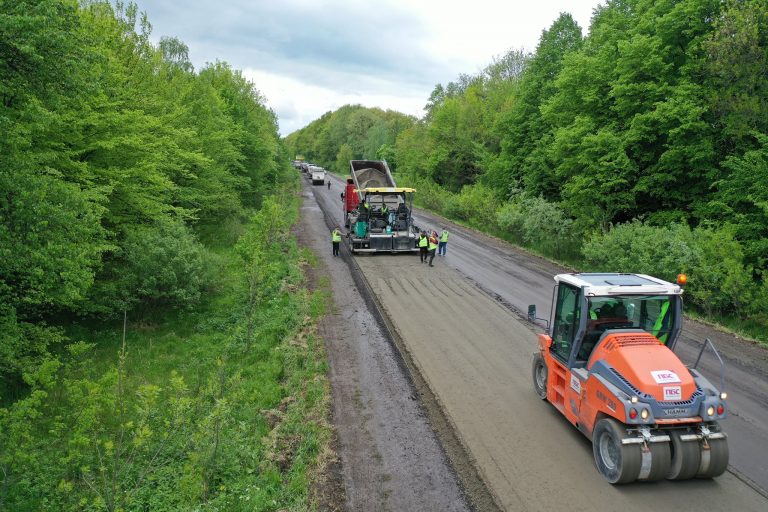 Дорогу національного значення ремонтують на Калущині (ФОТО)