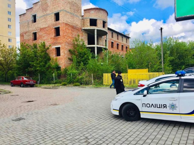 У закинутій недобудові на Надрічній знайшли двох мертвих чоловіків, – поліція Франківщини