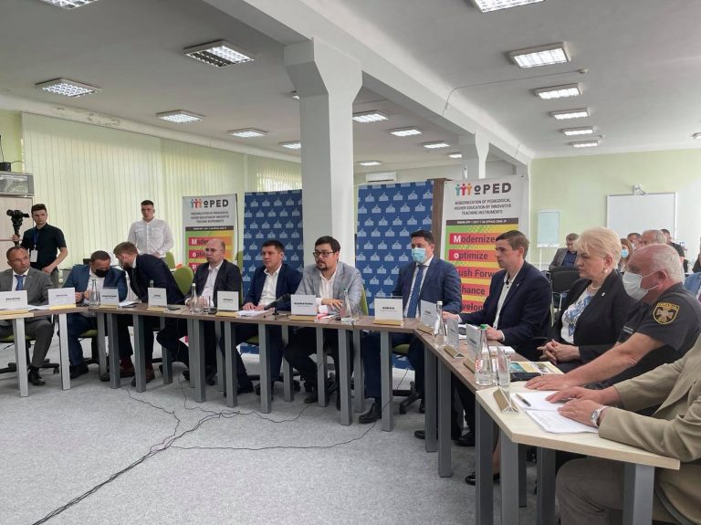 Діяти треба рішуче: у Франківську депутати, екологи та науковці мізкують, як врятувати Калущину від екологічної катастрофи (ФОТО)