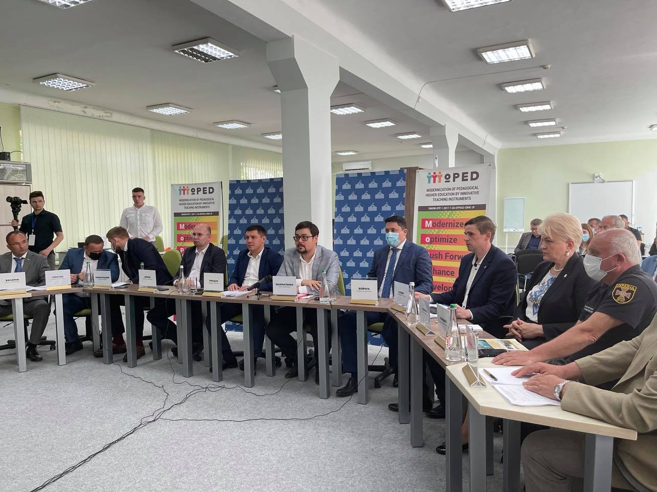 Діяти треба рішуче: у Франківську депутати, екологи та науковці мізкують, як врятувати Калущину від екологічної катастрофи (ФОТО)