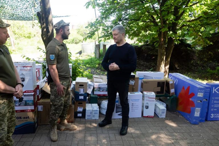 Бійці прикарпатської “десятки” отримали комплект відеоспостереження за противником (ФОТО)