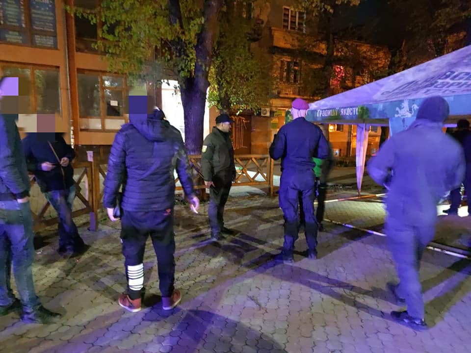 Минулої ночі у Франківську побились десять чоловіків. Розбороняли муніципали