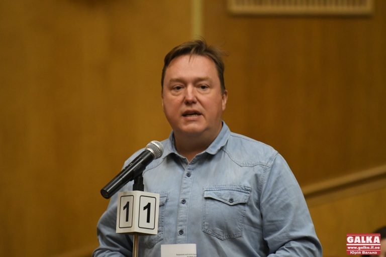 Влада провокує суспільство до протистояння, – заява Івано-Франківської райради щодо підозри Порошенкові