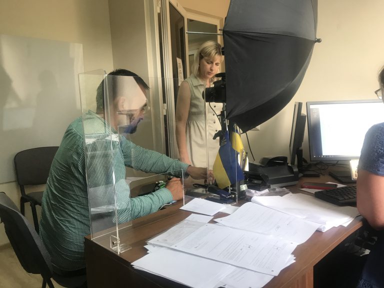Міграційна служба Прикарпаття зобов’язала ще двох іноземців покинути Україну (ФОТО)