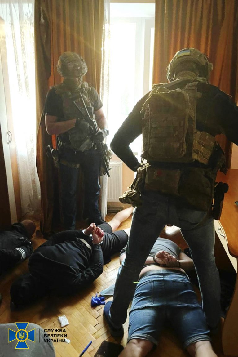 СБУ знешкодила угруповання, яке тероризувало мешканців Франківська (ФОТО)