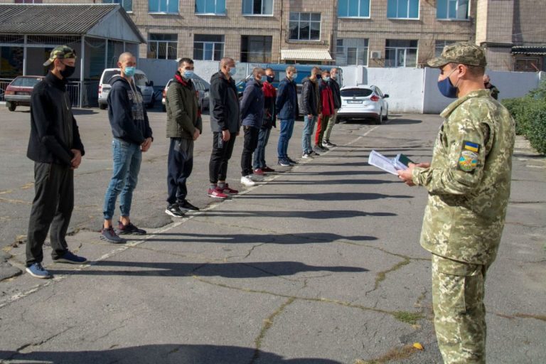 Остання відправка: на Прикарпатті завершується призов в армію (ФОТО)