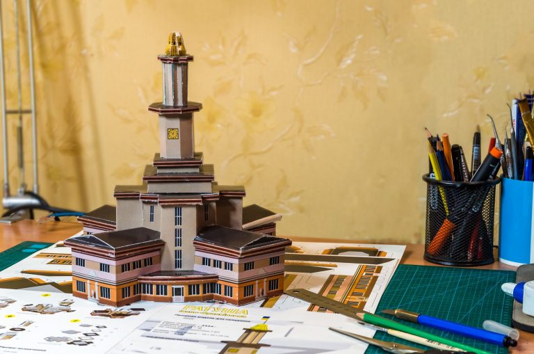 Відтепер франківську ратушу можна “збудувати” у себе вдома (ФОТО)